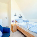 Schlafzimmer-3-mit-Doppelbett-und-TV